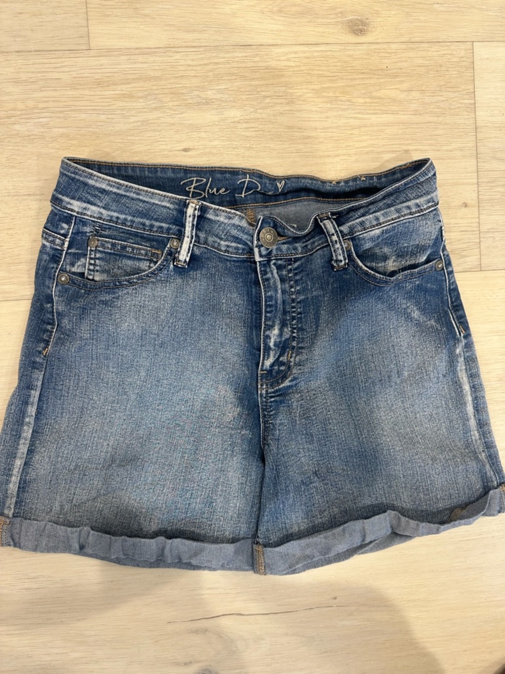 Blue D Women's Mid-Rise Rolled Hem Denim Shorts - Blue